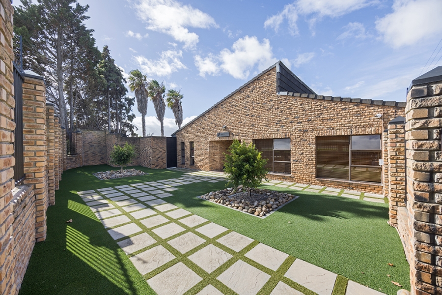 7 Bedroom Property for Sale in Sonstraal Western Cape